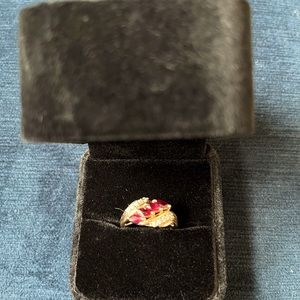 Ruby and Diamond ring in 14kt gold